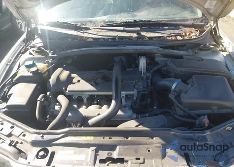 2004 Volvo S60 2.5T z USA, uszkodzony, nr VIN YV1RS59V242388043